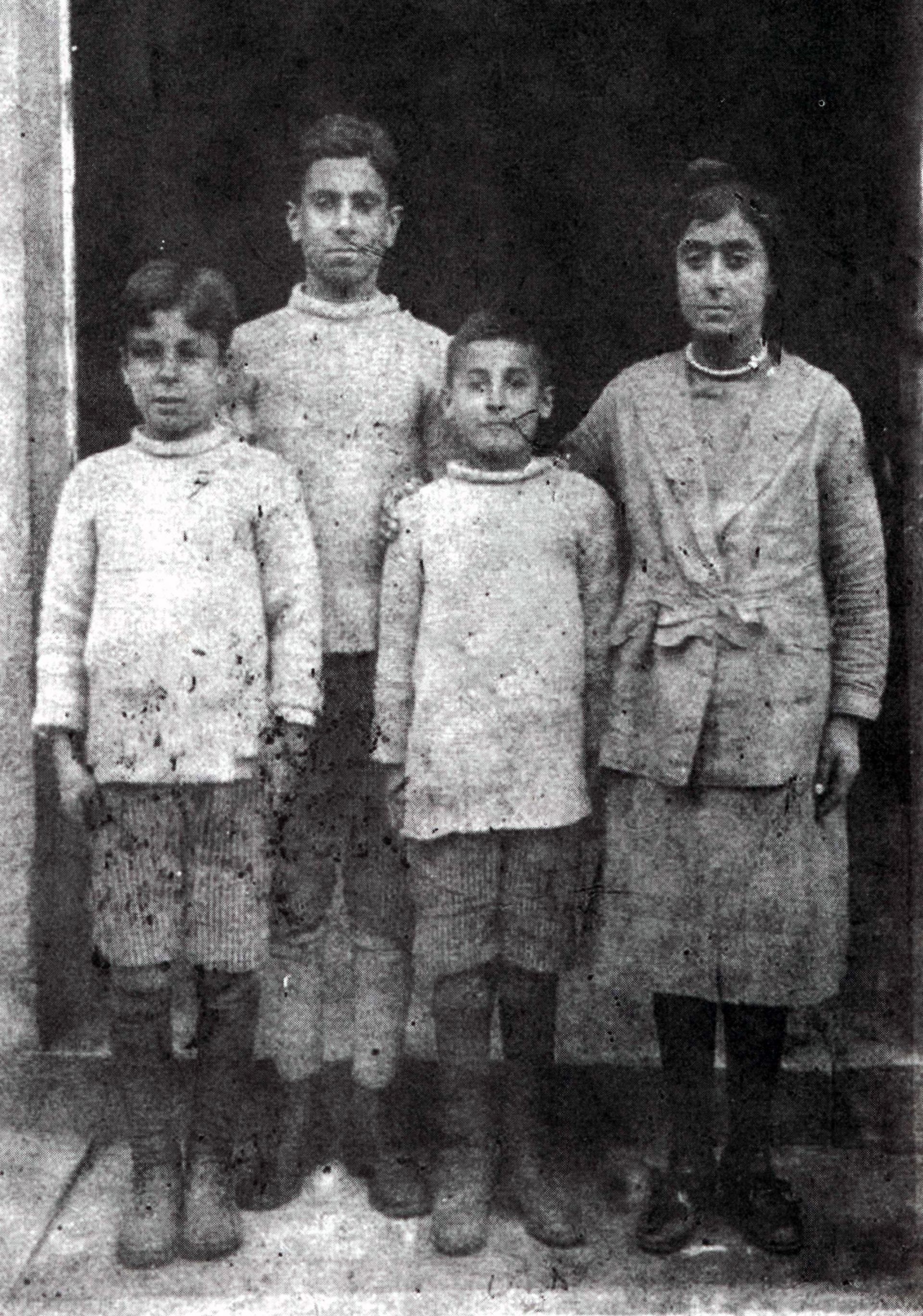 Dr. Antonio Ayub and his siblings before his immigration to Cuba